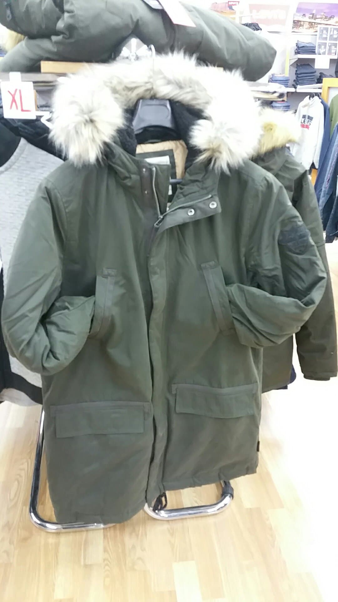 27902183_183712585729999_508273068_o