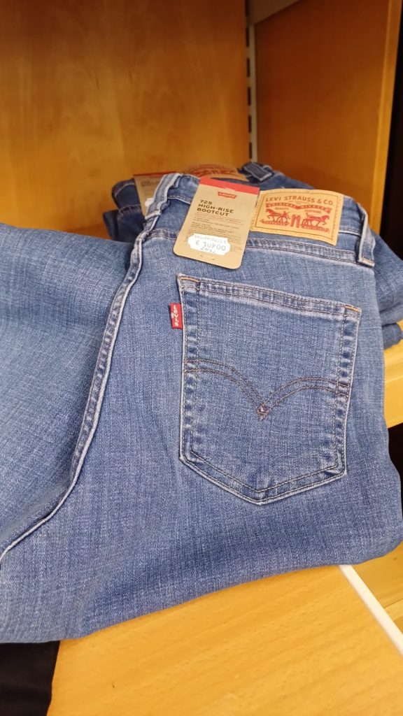 Jean Levi's femme coupe droite classique